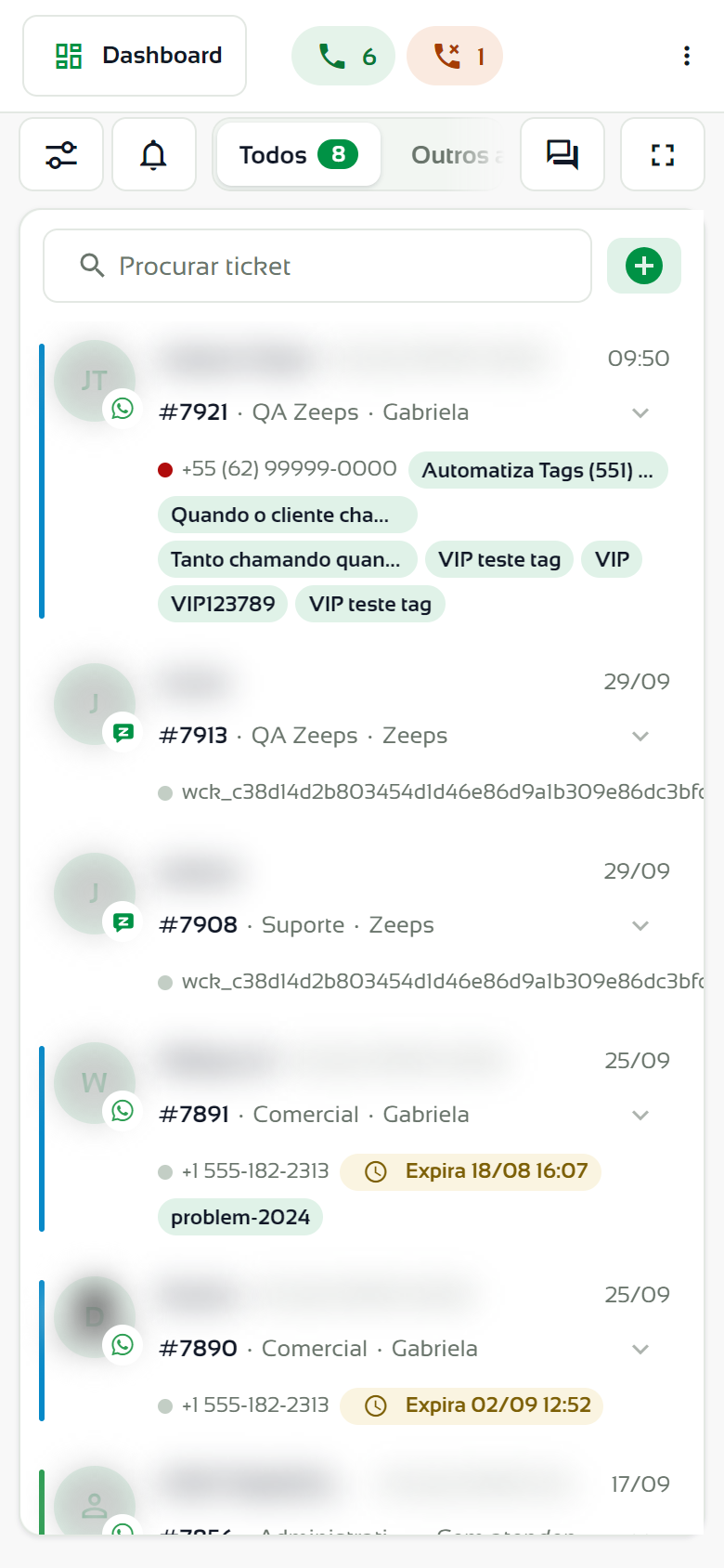 Lista de conversas no celular, com a busca e os cartões dos tickets